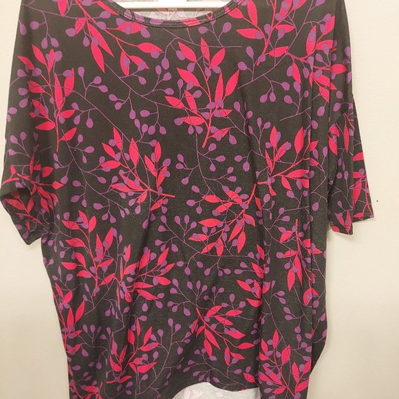 LuLaRoe Tops - LulaRoe Irma Top